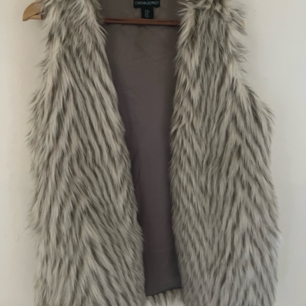 Cynthia Rowley Gray Faux Fur Vest Sleeveless Design